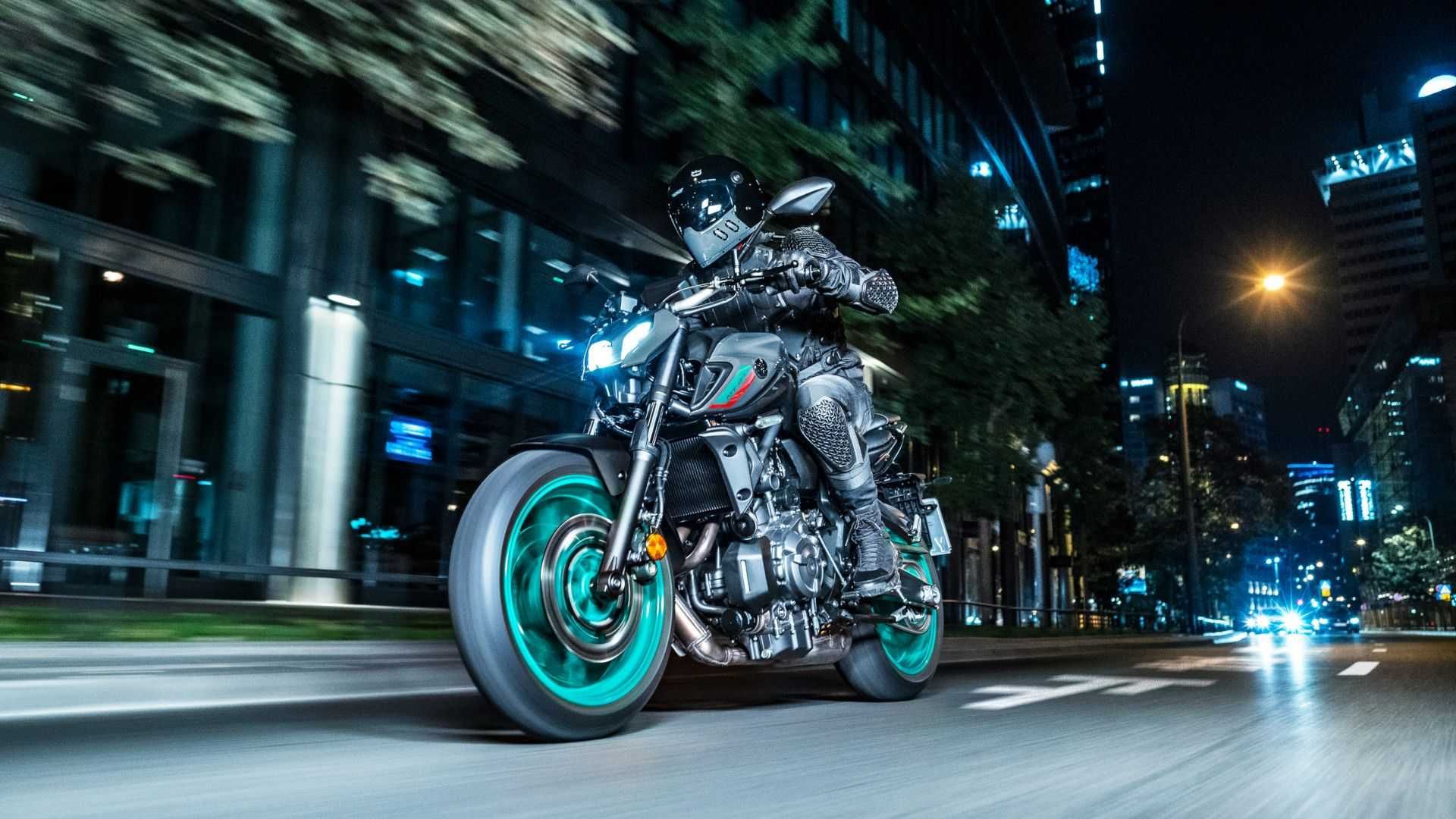 2022 Yamaha MT-07 riding shot