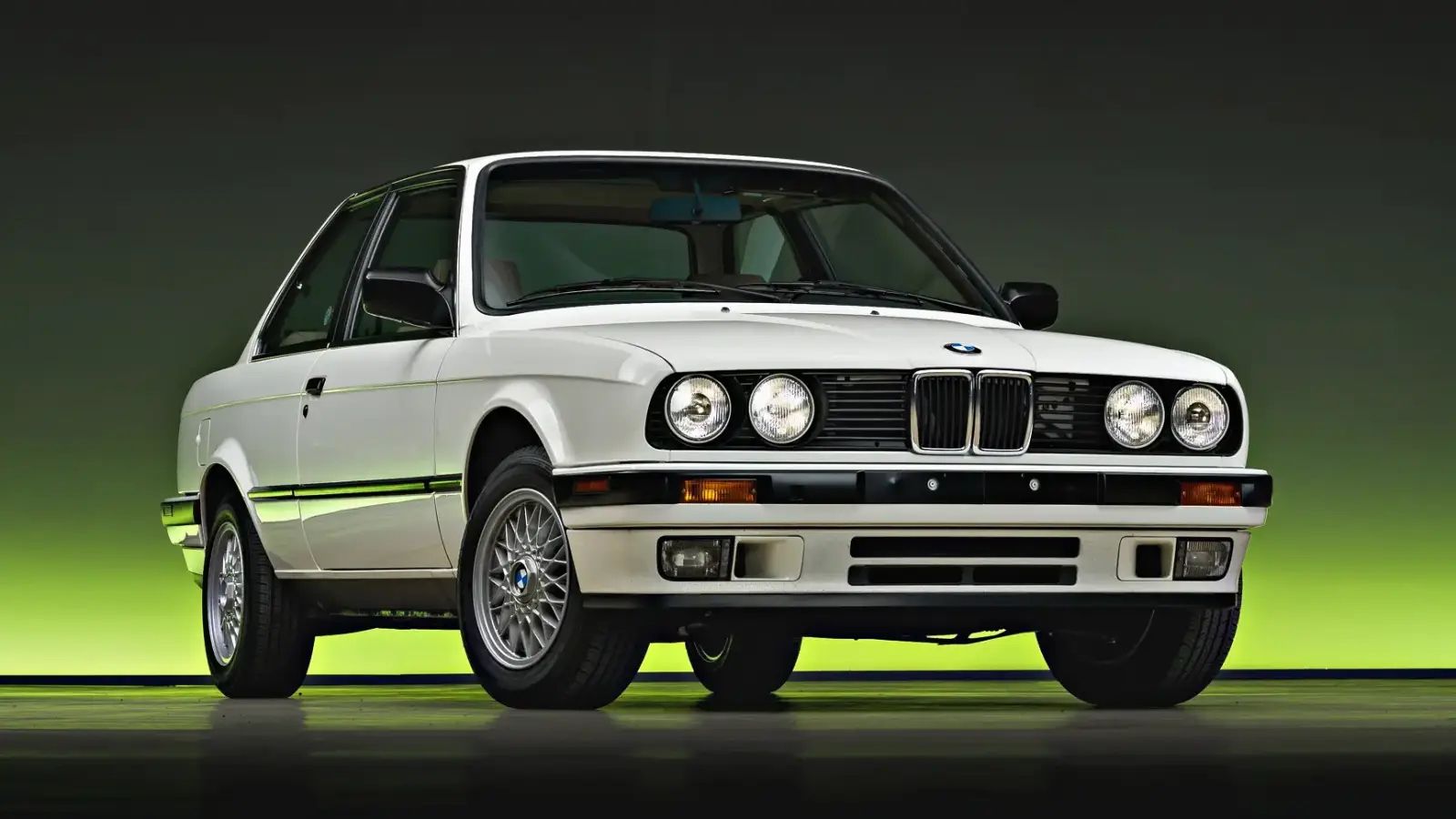 White 1989 BMW 325i Coupe
